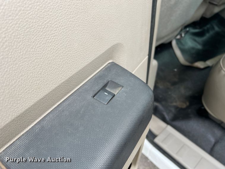 image for item JU9768 2008 Ford F550 Super Duty XL  Crew Cab flatbed truck