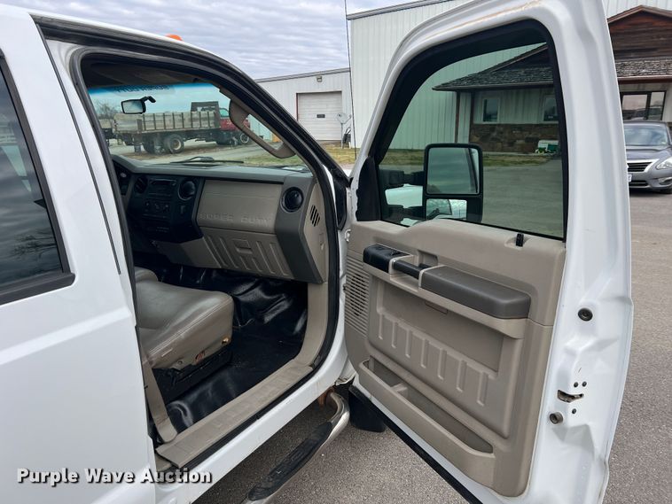 image for item JU9768 2008 Ford F550 Super Duty XL  Crew Cab flatbed truck