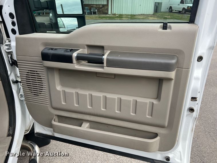 image for item JU9768 2008 Ford F550 Super Duty XL  Crew Cab flatbed truck