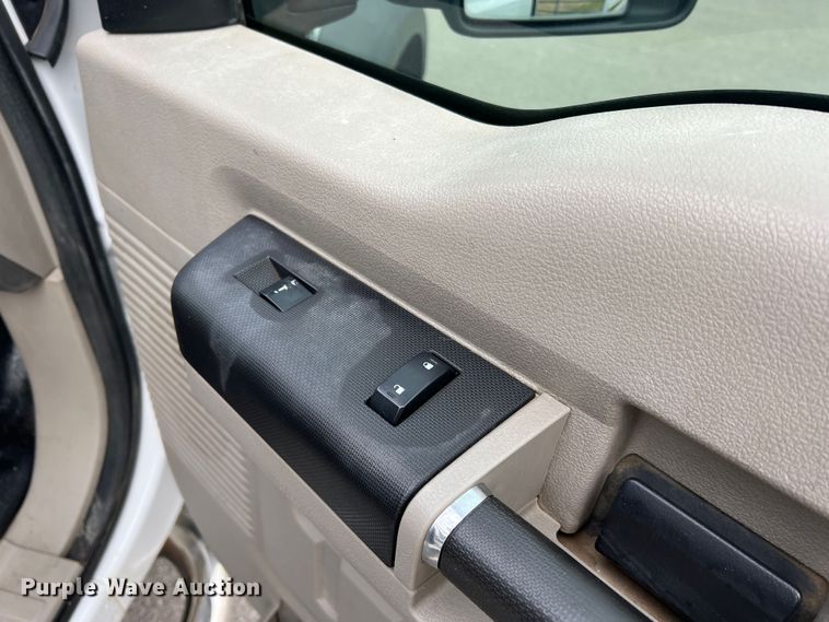 image for item JU9768 2008 Ford F550 Super Duty XL  Crew Cab flatbed truck