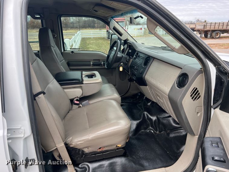 image for item JU9768 2008 Ford F550 Super Duty XL  Crew Cab flatbed truck