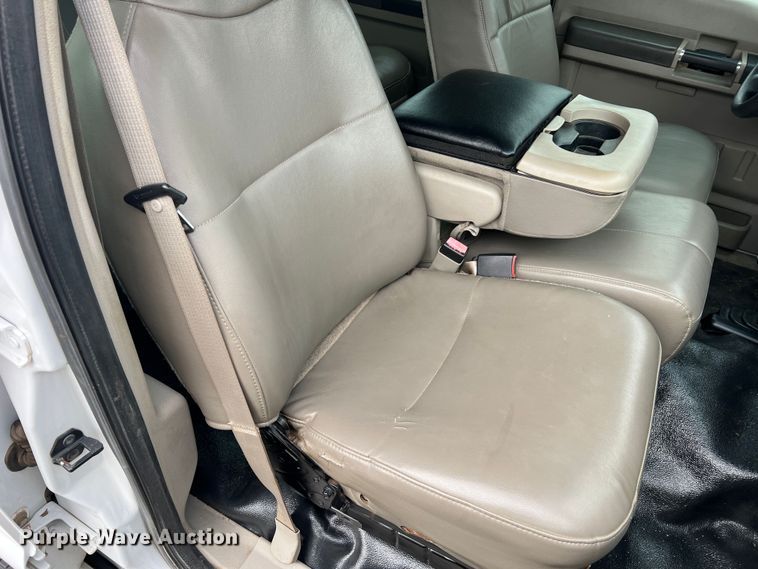 image for item JU9768 2008 Ford F550 Super Duty XL  Crew Cab flatbed truck