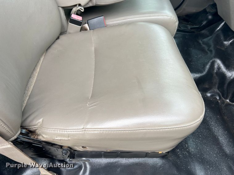 image for item JU9768 2008 Ford F550 Super Duty XL  Crew Cab flatbed truck