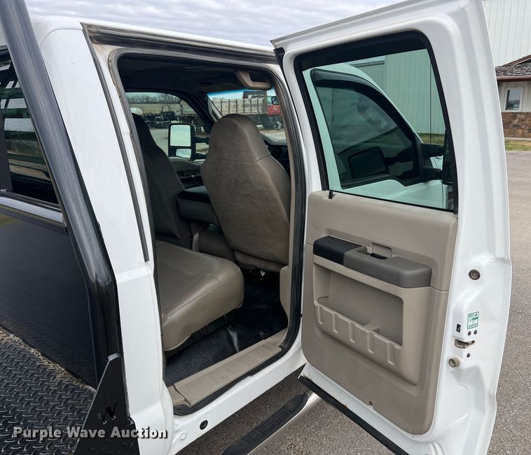 image for item JU9768 2008 Ford F550 Super Duty XL  Crew Cab flatbed truck