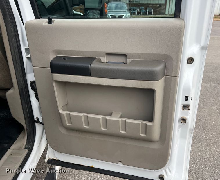 image for item JU9768 2008 Ford F550 Super Duty XL  Crew Cab flatbed truck