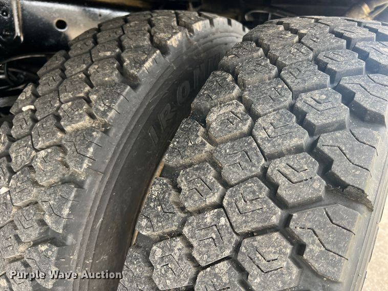 image for item JU9768 2008 Ford F550 Super Duty XL  Crew Cab flatbed truck