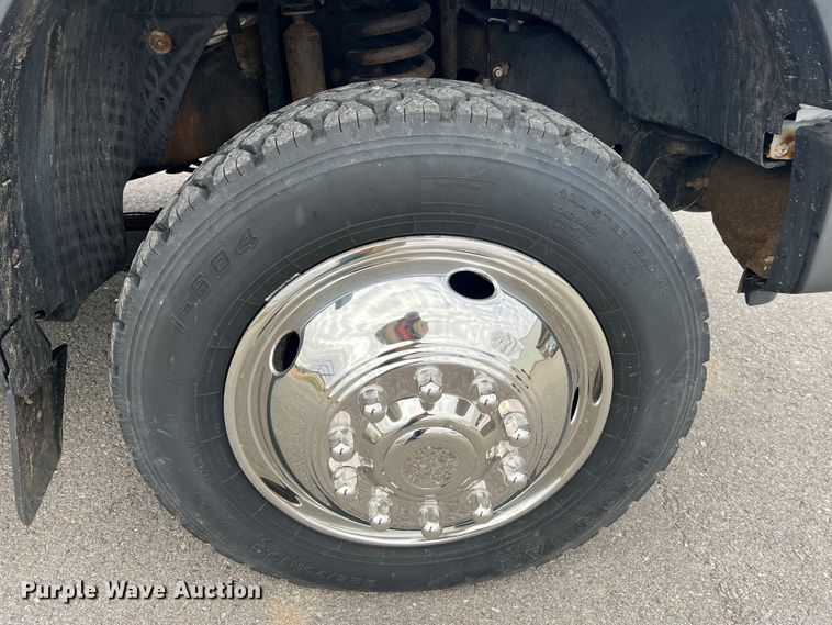 image for item JU9768 2008 Ford F550 Super Duty XL  Crew Cab flatbed truck