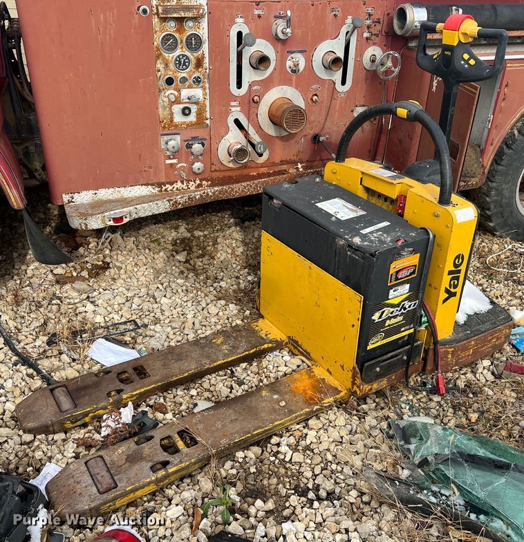 image for item JU9853 Yale MPE060LFN24T2748  pallet jack