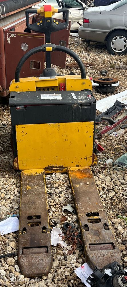image for item JU9853 Yale MPE060LFN24T2748  pallet jack
