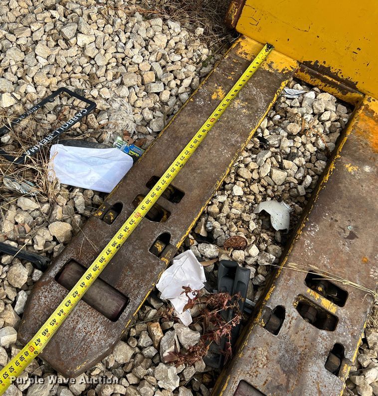 image for item JU9853 Yale MPE060LFN24T2748  pallet jack