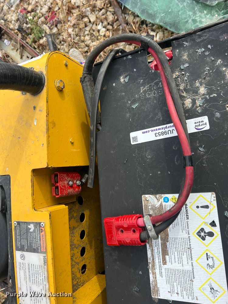 image for item JU9853 Yale MPE060LFN24T2748  pallet jack