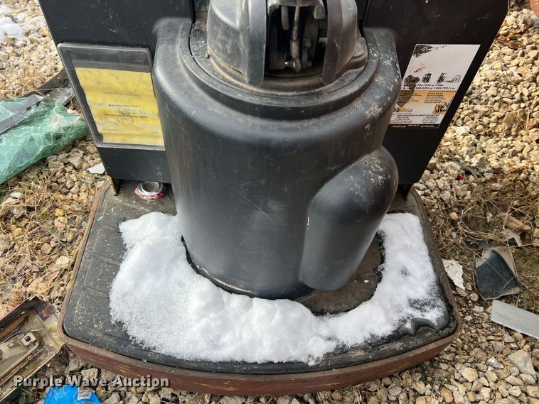 image for item JU9853 Yale MPE060LFN24T2748  pallet jack