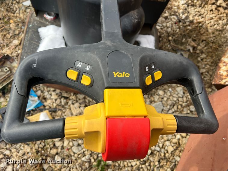 image for item JU9853 Yale MPE060LFN24T2748  pallet jack