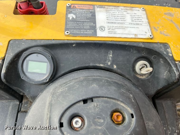 image for item JU9853 Yale MPE060LFN24T2748  pallet jack