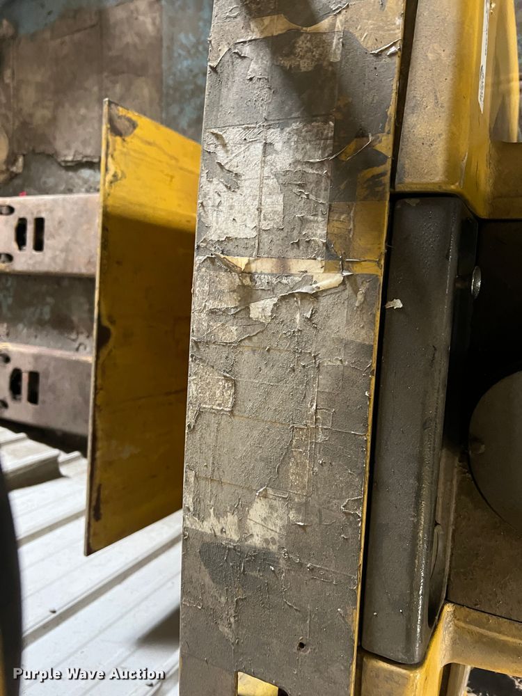 image for item JU9857 Yale  pallet jack