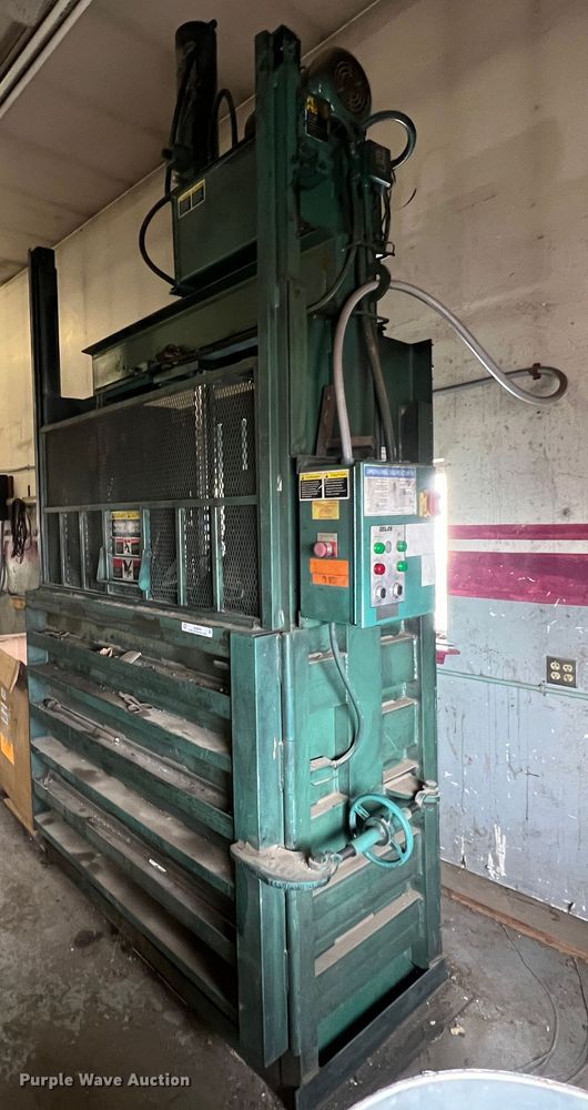 image for item JU9859 Selco Balers VI-5  recycling baler