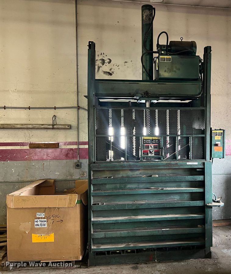 image for item JU9859 Selco Balers VI-5  recycling baler