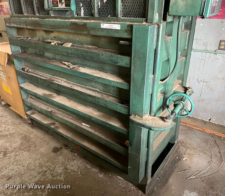 image for item JU9859 Selco Balers VI-5  recycling baler