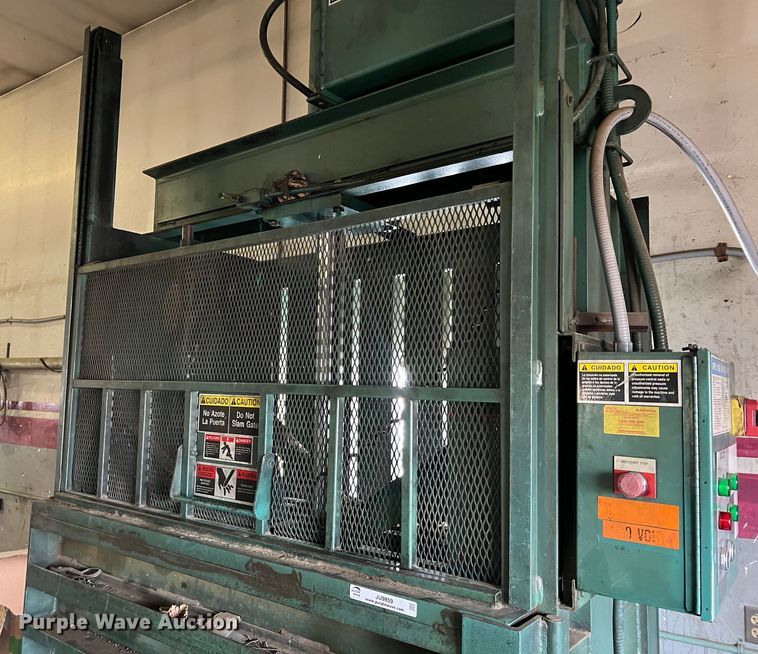 image for item JU9859 Selco Balers VI-5  recycling baler