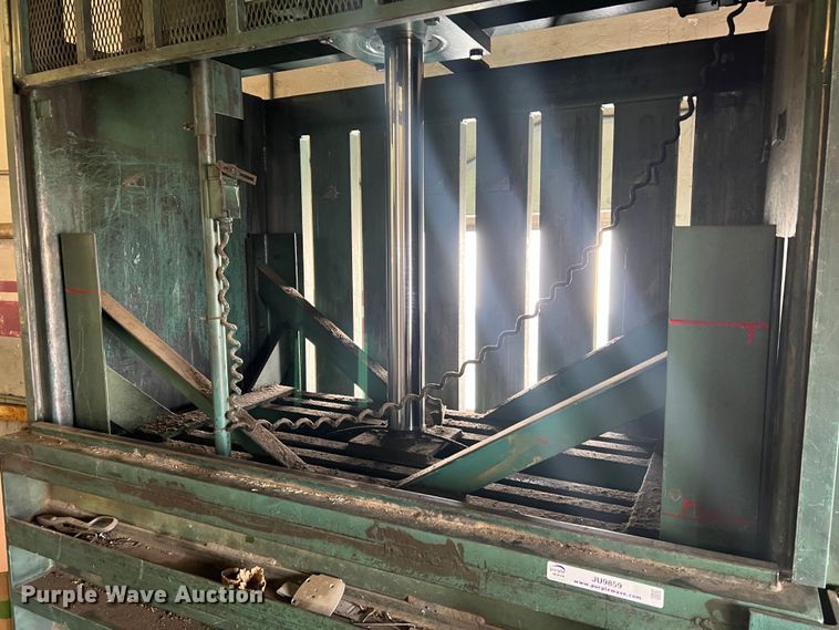 image for item JU9859 Selco Balers VI-5  recycling baler