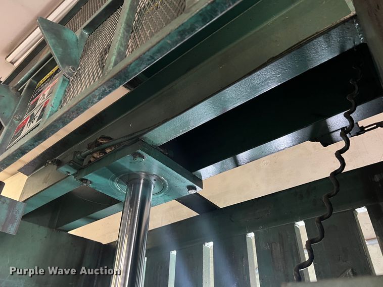 image for item JU9859 Selco Balers VI-5  recycling baler