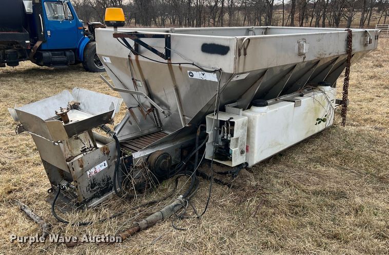 image for item JV9472 Monroe  spreader