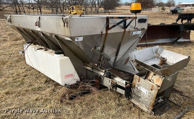 image for item JV9472 Monroe  spreader