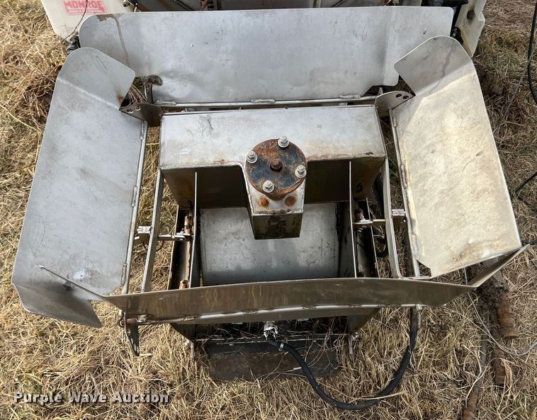 image for item JV9472 Monroe  spreader