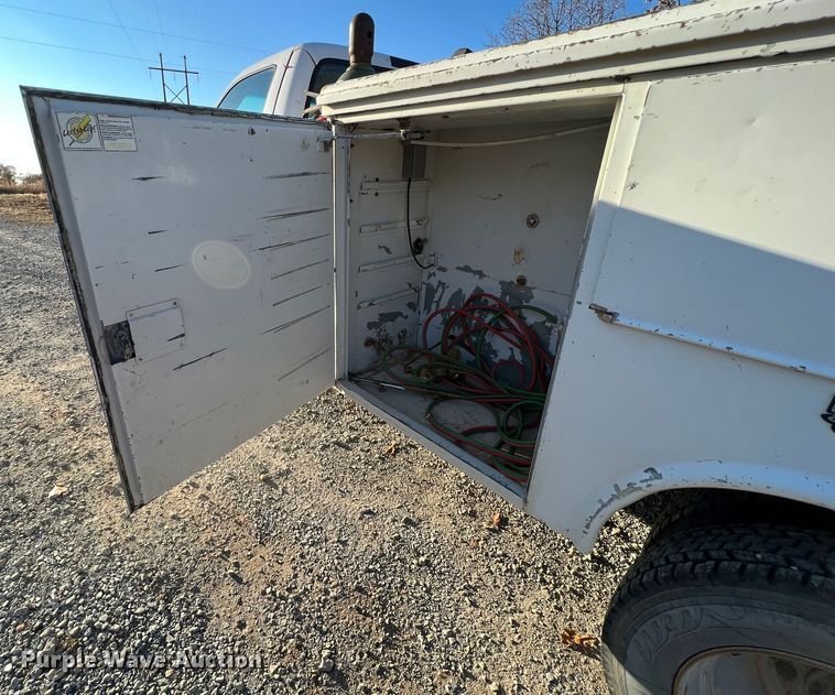 image for item JV9488 2001 Ford F450 Super Duty  utility / service truck