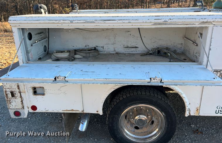 image for item JV9488 2001 Ford F450 Super Duty  utility / service truck