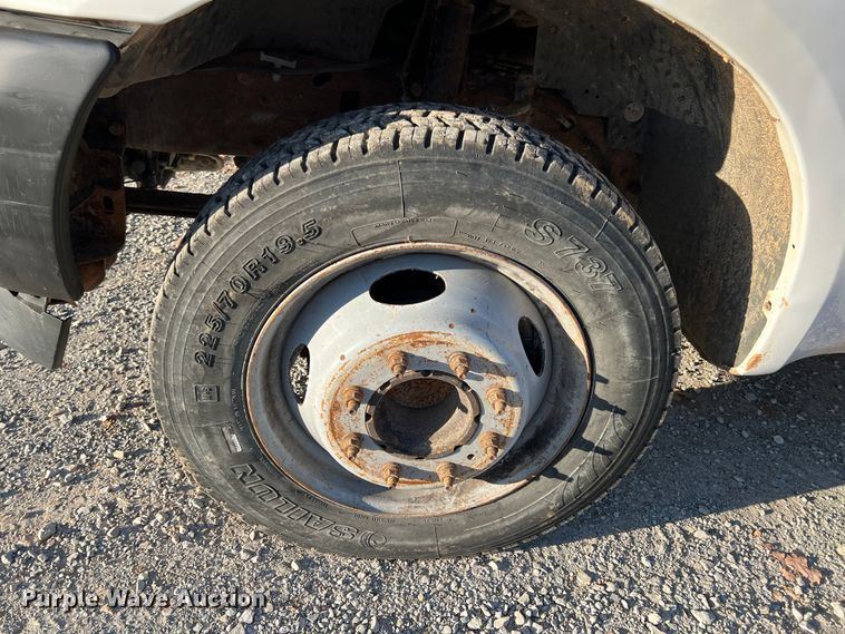 image for item JV9488 2001 Ford F450 Super Duty  utility / service truck