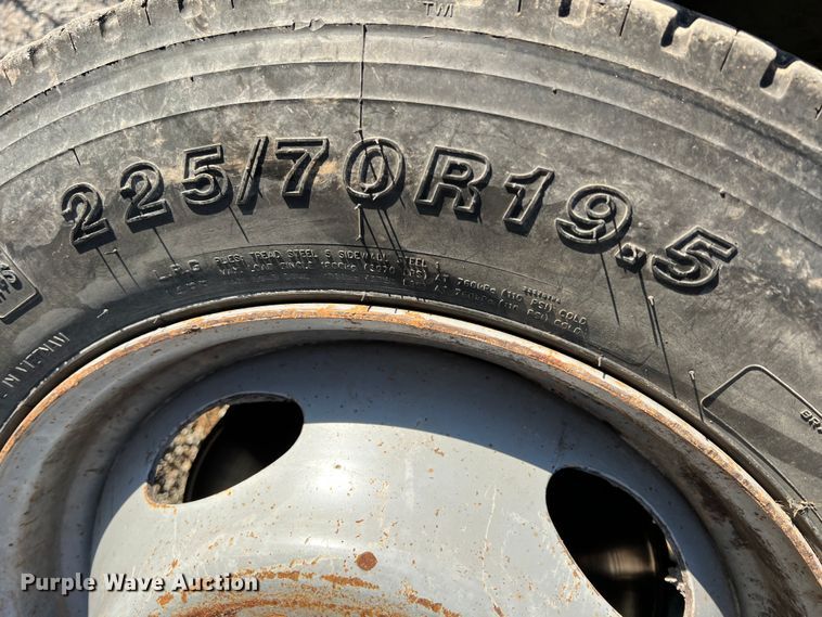 image for item JV9488 2001 Ford F450 Super Duty  utility / service truck