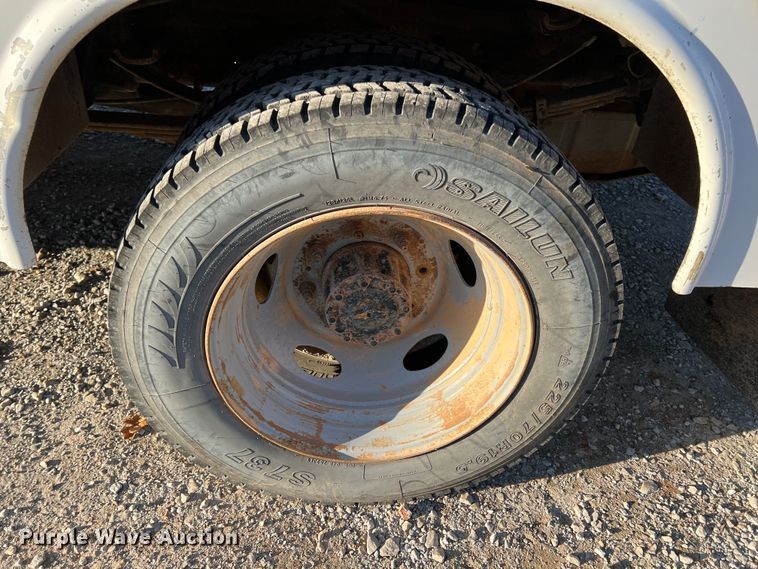 image for item JV9488 2001 Ford F450 Super Duty  utility / service truck