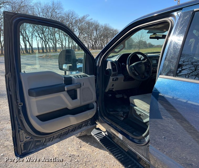 image for item JV9499 2019 Ford F450 Super Duty XLT  utility / service truck