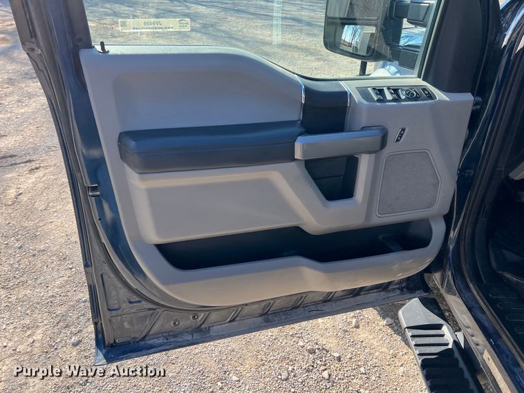 image for item JV9499 2019 Ford F450 Super Duty XLT  utility / service truck