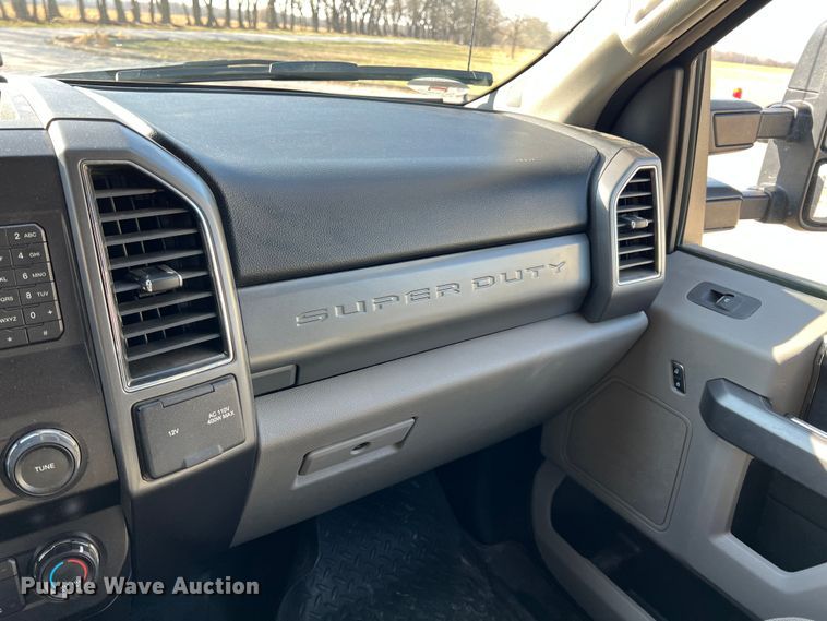 image for item JV9499 2019 Ford F450 Super Duty XLT  utility / service truck