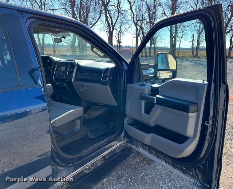 image for item JV9499 2019 Ford F450 Super Duty XLT  utility / service truck