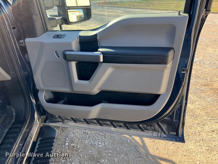 image for item JV9499 2019 Ford F450 Super Duty XLT  utility / service truck