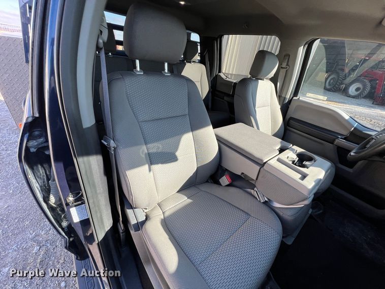 image for item JV9499 2019 Ford F450 Super Duty XLT  utility / service truck