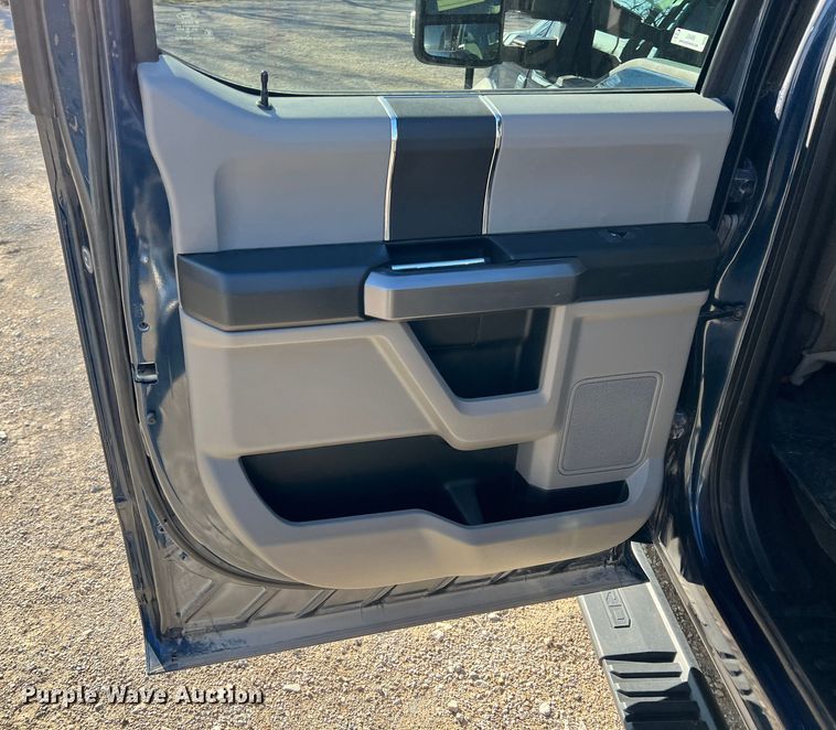 image for item JV9499 2019 Ford F450 Super Duty XLT  utility / service truck