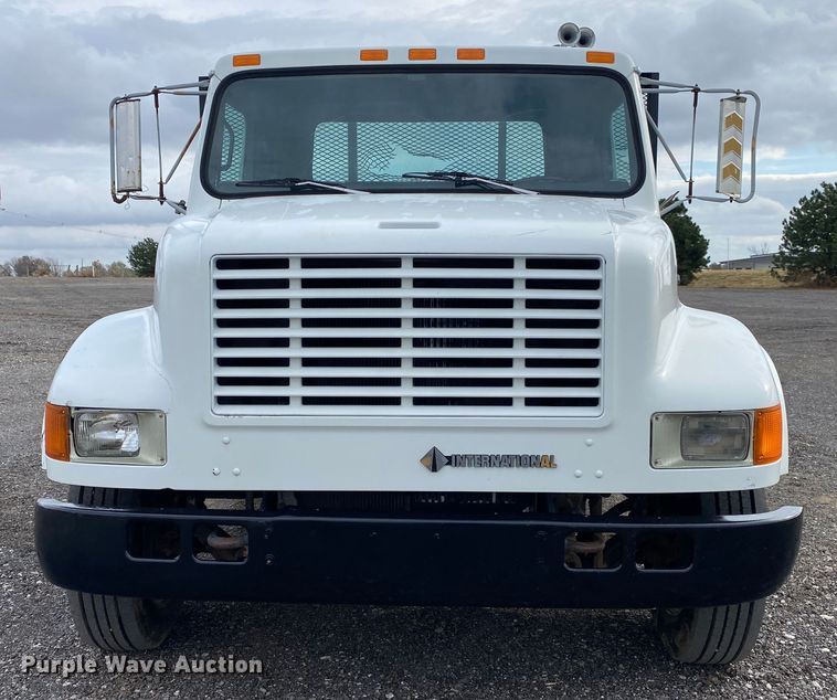 image for item JW9324 1992 International 4700  dump flatbed truck