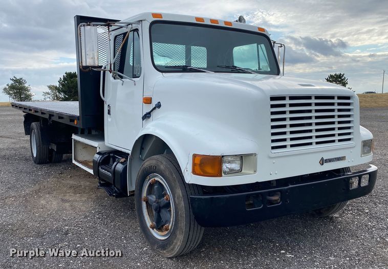 image for item JW9324 1992 International 4700  dump flatbed truck