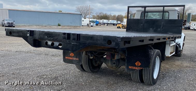 image for item JW9324 1992 International 4700  dump flatbed truck