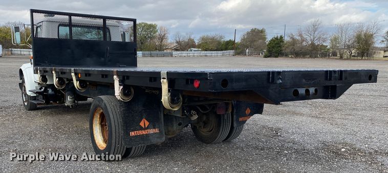image for item JW9324 1992 International 4700  dump flatbed truck