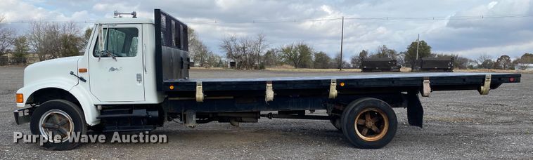 image for item JW9324 1992 International 4700  dump flatbed truck