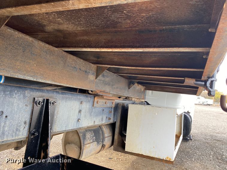 image for item JW9324 1992 International 4700  dump flatbed truck