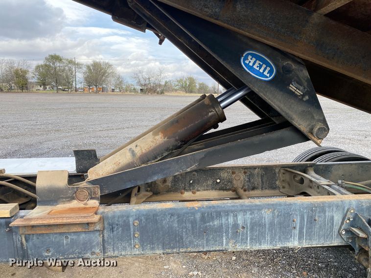 image for item JW9324 1992 International 4700  dump flatbed truck