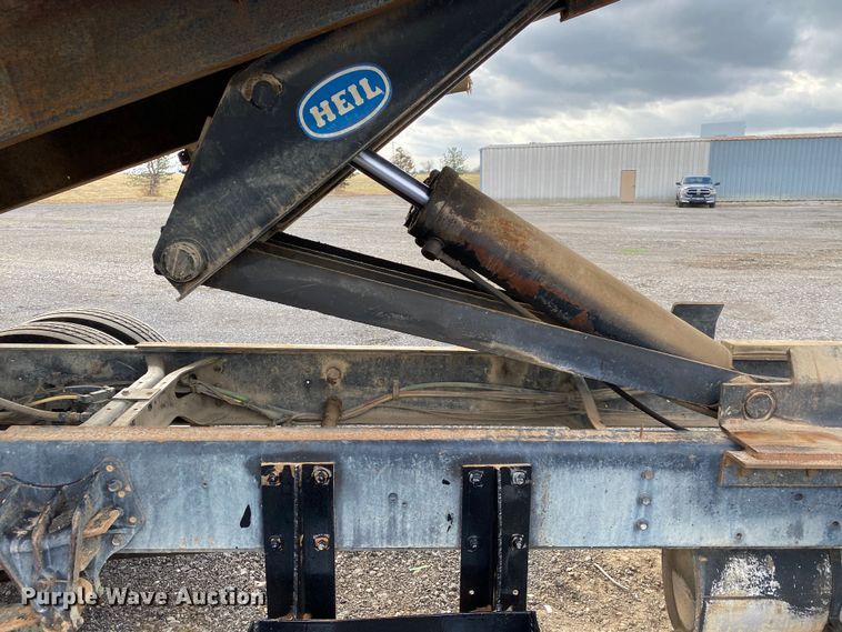 image for item JW9324 1992 International 4700  dump flatbed truck