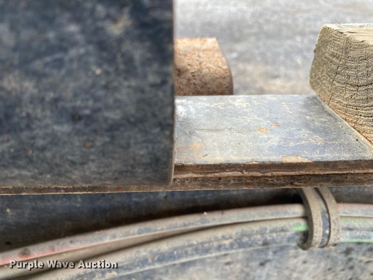 image for item JW9324 1992 International 4700  dump flatbed truck