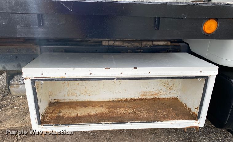 image for item JW9324 1992 International 4700  dump flatbed truck